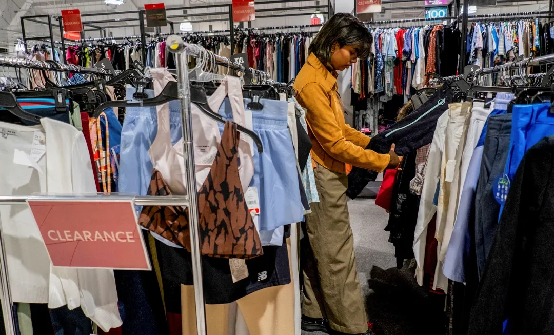US retail sales rebounded last month, as lower gas prices free up cash