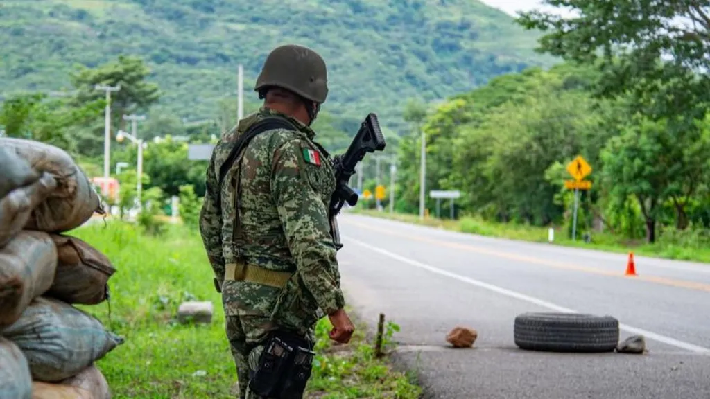 Chiapas violence: Hundreds flee cartel battles in southern Mexico
