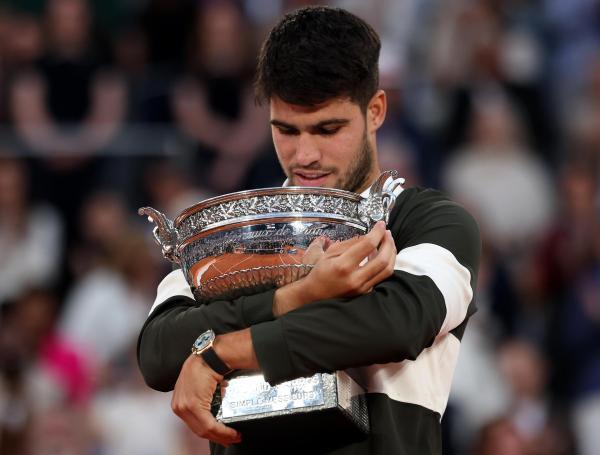 Carlos Alcaraz, sensacional remontada: ganó de manera extraordinaria el Roland Garros tras vencer a Jannik Sinner