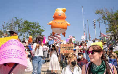 Un cumpleaños, un desfile militar, dos asesinatos y 2.000 manifestaciones: un día más en la ‘Banana Republic’ de Trump