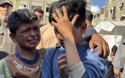 Mueren al menos 27 palestinos cerca de un punto de distribución de ayuda en Gaza en el tercer día de tiroteos